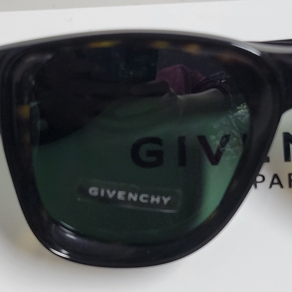 Givenchy GV 7074/S Sunglasses. main image 12